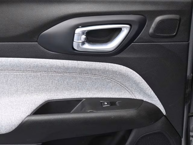 2022 Billet Silver Metallic Clearcoat Jeep Compass Latitude Lux 4X4 SUV