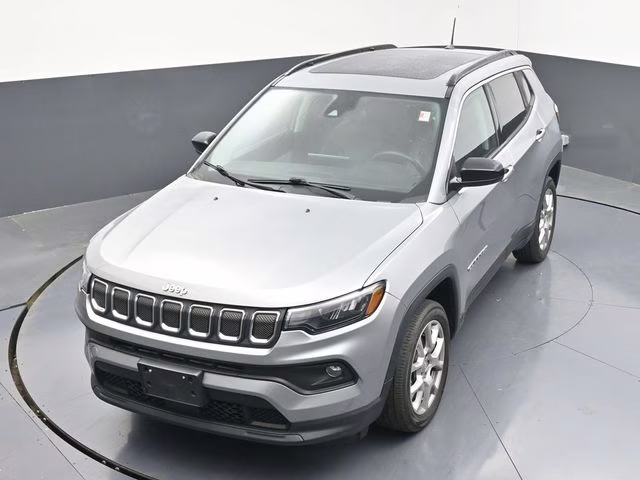 2022 Billet Silver Metallic Clearcoat Jeep Compass Latitude Lux 4X4 SUV