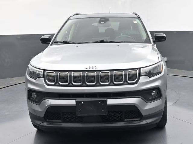 2022 Billet Silver Metallic Clearcoat Jeep Compass Latitude Lux 4X4 SUV