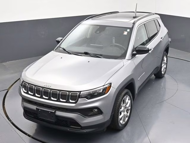 2022 Billet Silver Metallic Clearcoat Jeep Compass Latitude Lux 4X4 SUV
