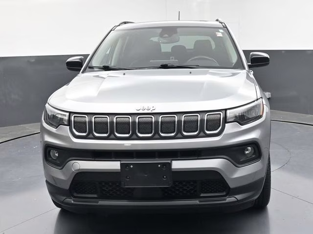 2022 Billet Silver Metallic Clearcoat Jeep Compass Latitude Lux 4X4 SUV