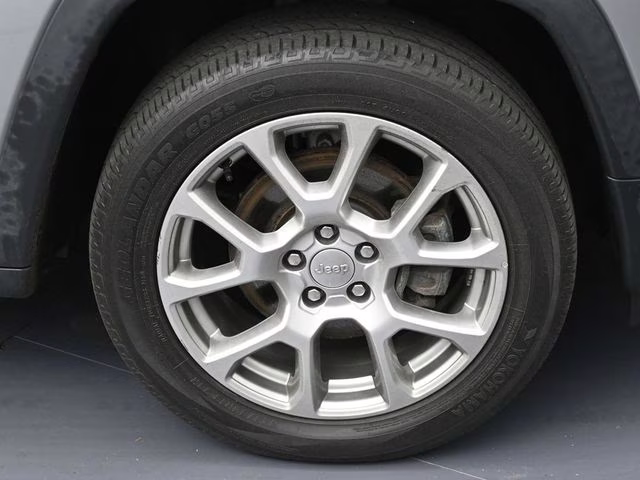 2022 Billet Silver Metallic Clearcoat Jeep Compass Latitude Lux 4X4 SUV