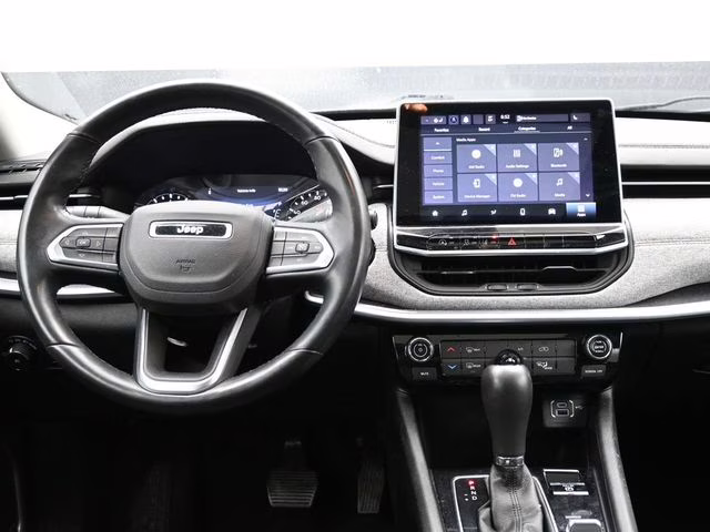 2022 Billet Silver Metallic Clearcoat Jeep Compass Latitude Lux 4X4 SUV