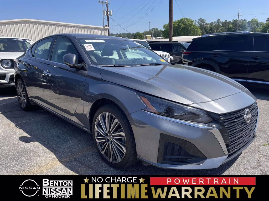 2025 Gun Metallic Nissan Altima 2.5 SL AWD Sedan