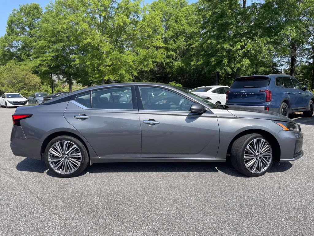 2025 Gun Metallic Nissan Altima 2.5 SL AWD Sedan