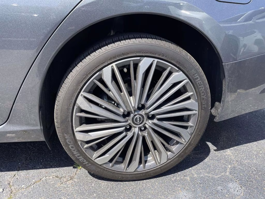 2025 Gun Metallic Nissan Altima 2.5 SL AWD Sedan