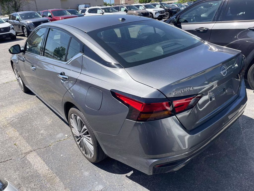 2025 Gun Metallic Nissan Altima 2.5 SL AWD Sedan