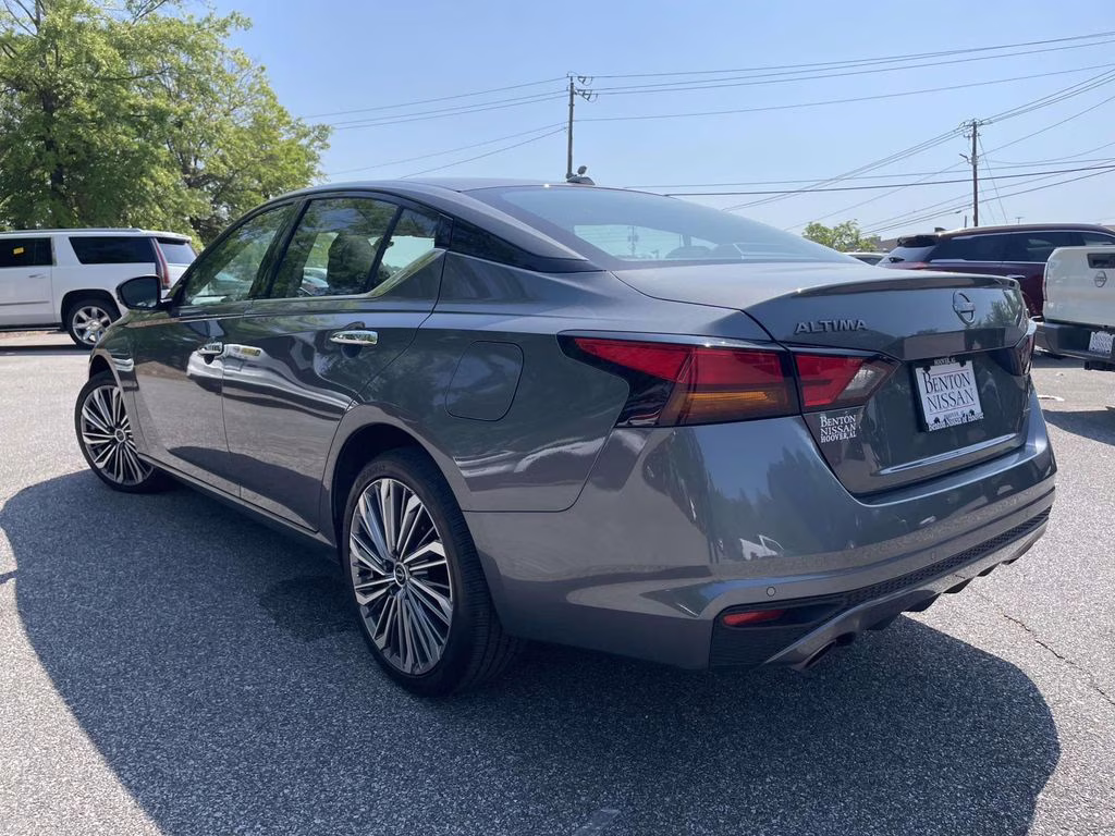 2025 Gun Metallic Nissan Altima 2.5 SL AWD Sedan