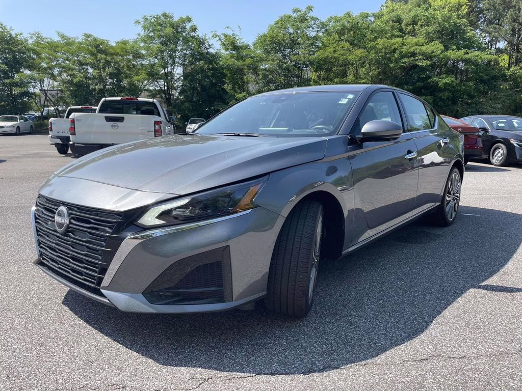 2025 Gun Metallic Nissan Altima 2.5 SL AWD Sedan
