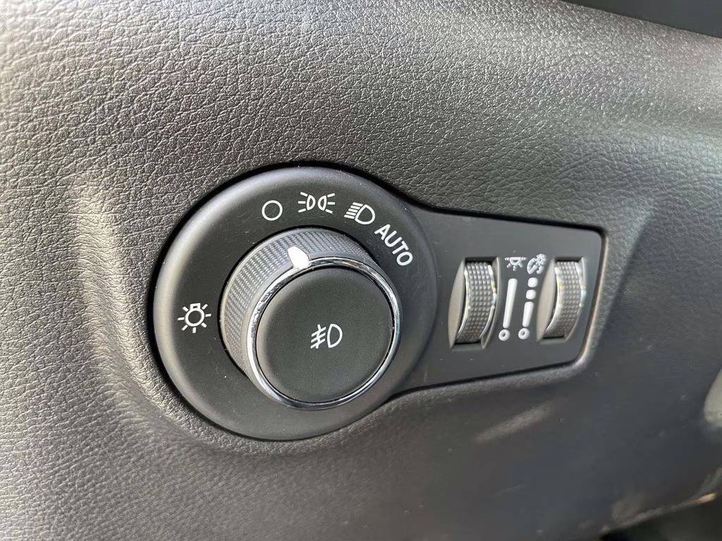 2022 Granite Crystal Metallic Clearcoat Jeep Compass Altitude 4X4 SUV