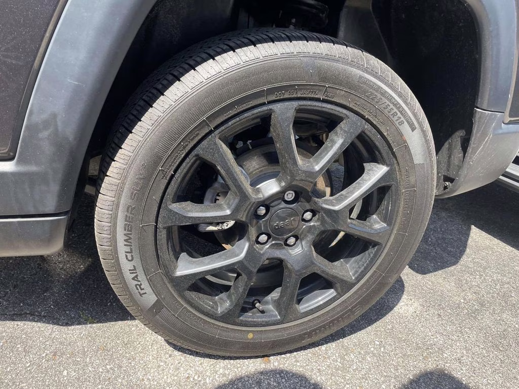 2022 Granite Crystal Metallic Clearcoat Jeep Compass Altitude 4X4 SUV