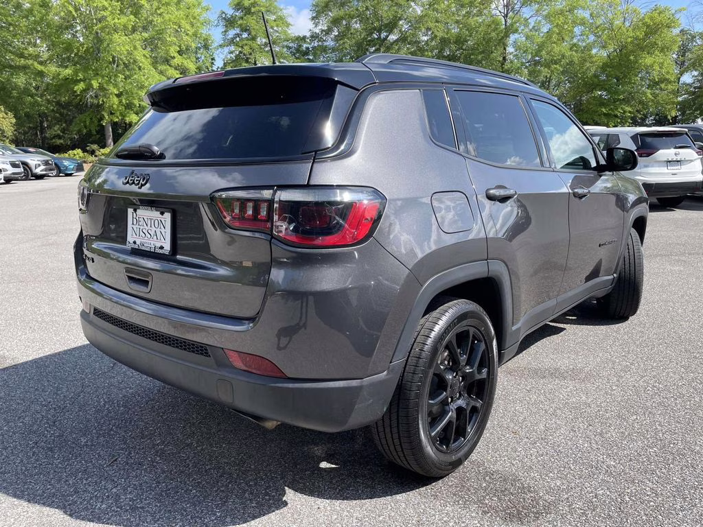 2022 Granite Crystal Metallic Clearcoat Jeep Compass Altitude 4X4 SUV