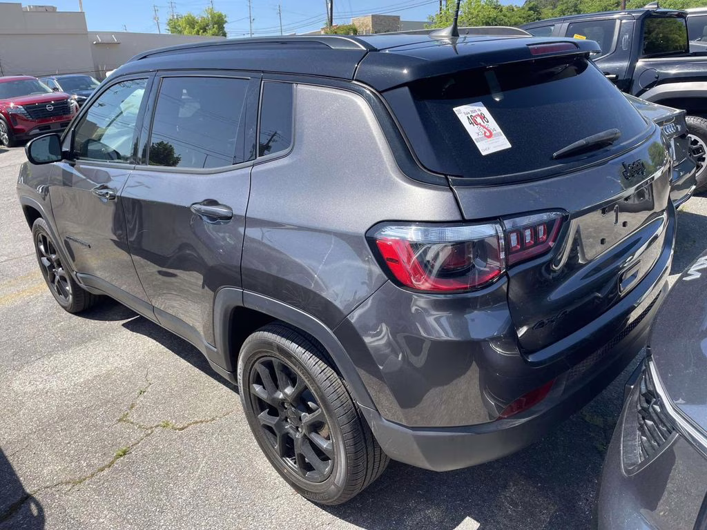 2022 Granite Crystal Metallic Clearcoat Jeep Compass Altitude 4X4 SUV