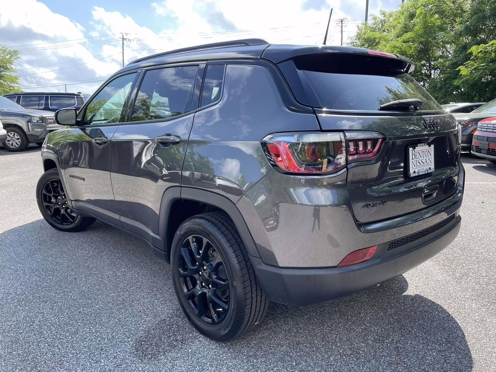 2022 Granite Crystal Metallic Clearcoat Jeep Compass Altitude 4X4 SUV