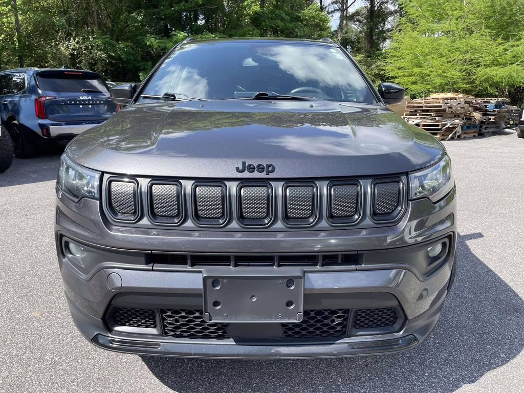 2022 Granite Crystal Metallic Clearcoat Jeep Compass Altitude 4X4 SUV