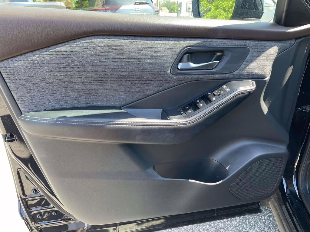 2022 Super Black Nissan Rogue SV FWD SUV