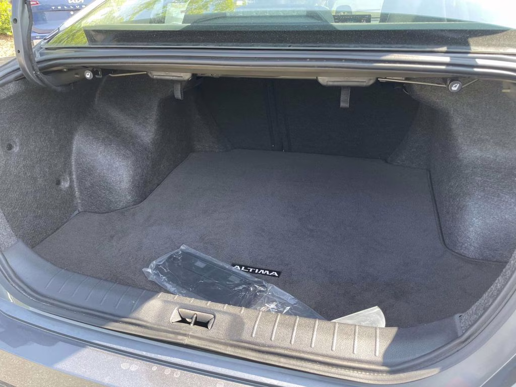 2025 Gun Metallic Nissan Altima 2.5 SL AWD Sedan