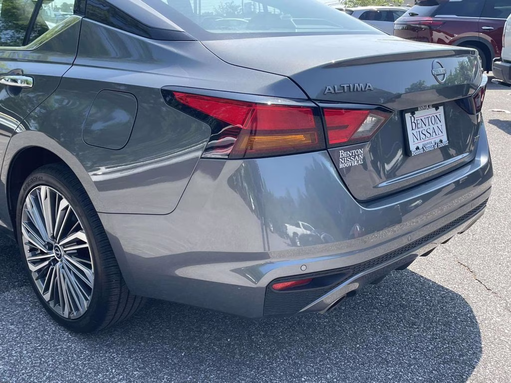 2025 Gun Metallic Nissan Altima 2.5 SL AWD Sedan