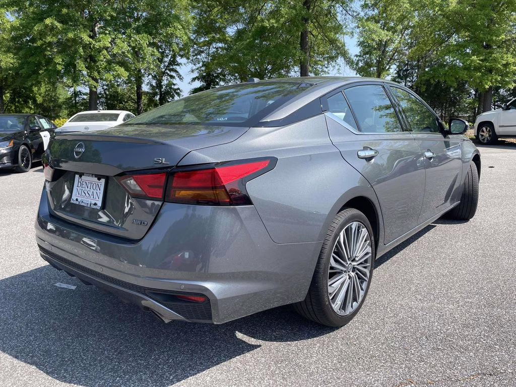 2025 Gun Metallic Nissan Altima 2.5 SL AWD Sedan