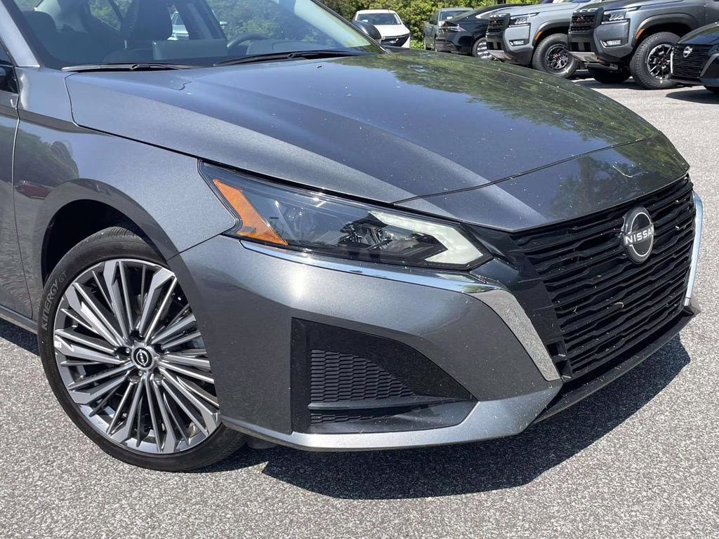 2025 Gun Metallic Nissan Altima 2.5 SL AWD Sedan