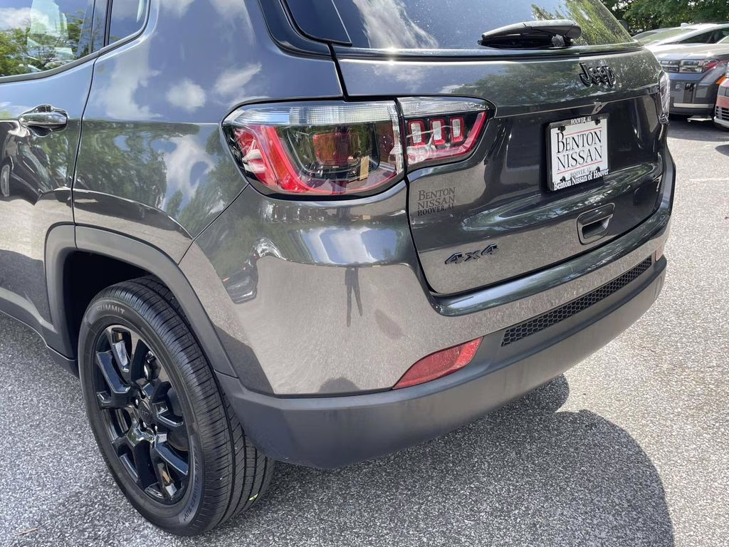 2022 Granite Crystal Metallic Clearcoat Jeep Compass Altitude 4X4 SUV