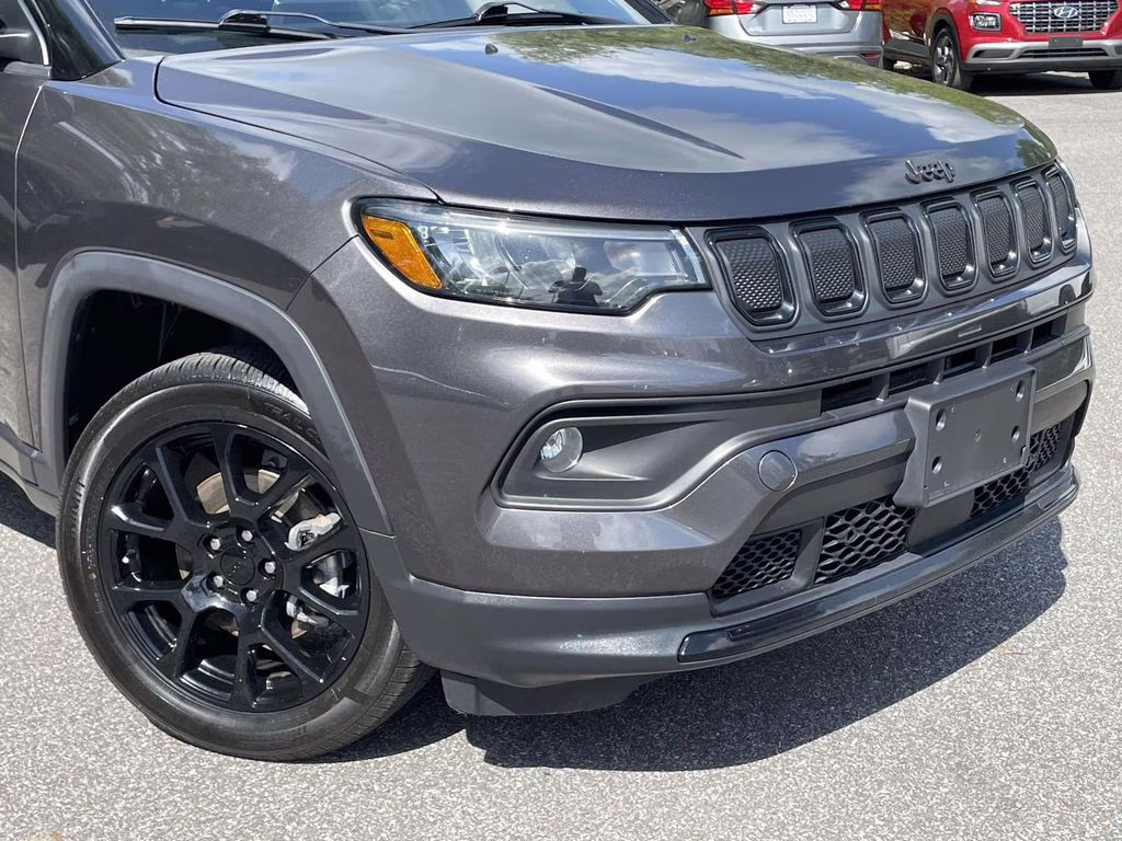2022 Granite Crystal Metallic Clearcoat Jeep Compass Altitude 4X4 SUV