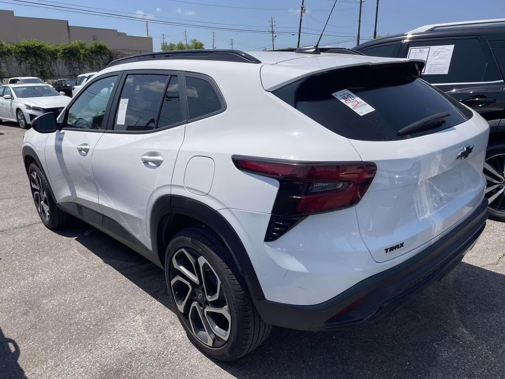 2024 Summit White Chevrolet Trax 2RS FWD SUV