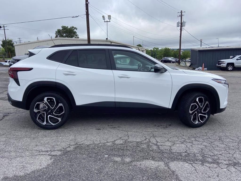 2024 Summit White Chevrolet Trax 2RS FWD SUV