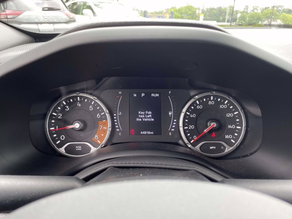 2023 Alpine White Clearcoat Jeep Renegade Latitude 4X4 SUV