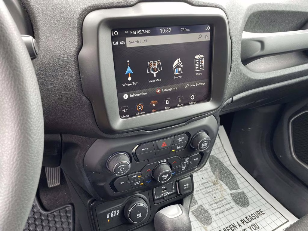 2023 Alpine White Clearcoat Jeep Renegade Latitude 4X4 SUV