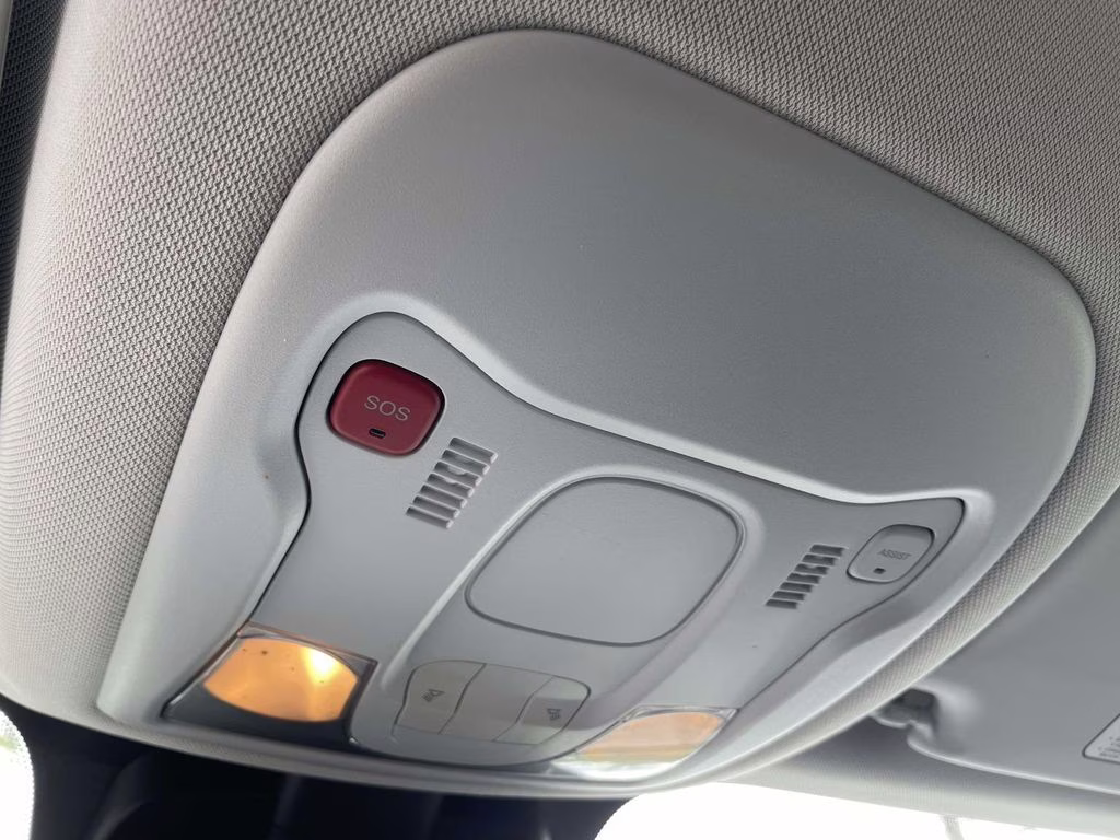 2023 Alpine White Clearcoat Jeep Renegade Latitude 4X4 SUV