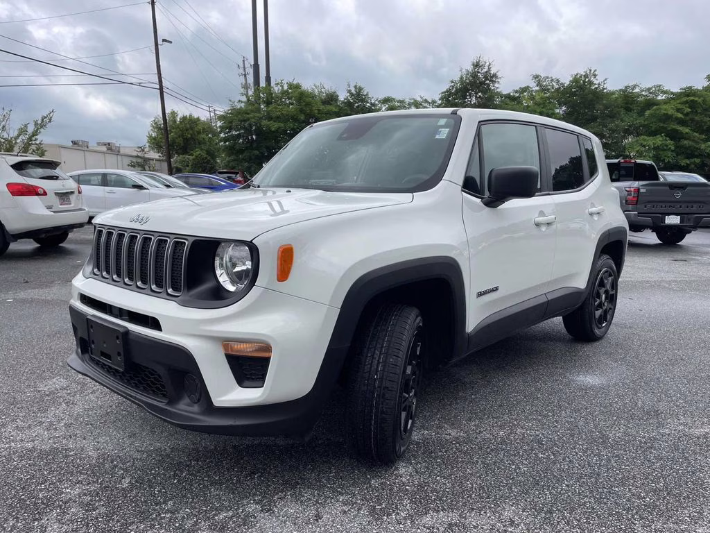 2023 Alpine White Clearcoat Jeep Renegade Latitude 4X4 SUV