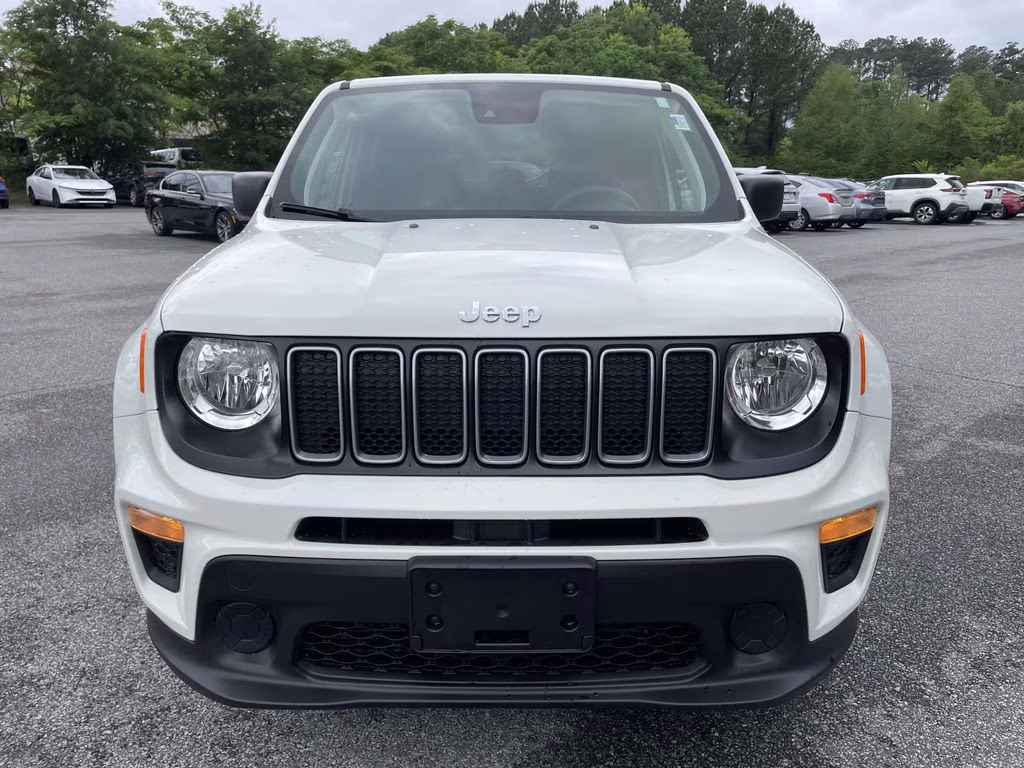 2023 Alpine White Clearcoat Jeep Renegade Latitude 4X4 SUV