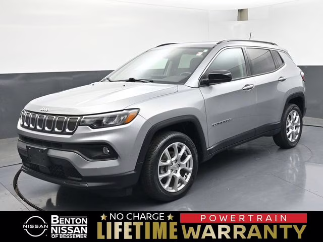 2022 Billet Silver Metallic Clearcoat Jeep Compass Latitude Lux 4X4 SUV