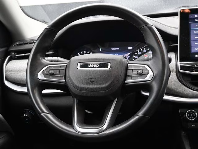 2022 Billet Silver Metallic Clearcoat Jeep Compass Latitude Lux 4X4 SUV