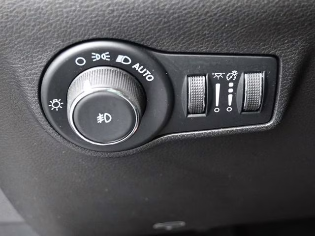 2022 Billet Silver Metallic Clearcoat Jeep Compass Latitude Lux 4X4 SUV