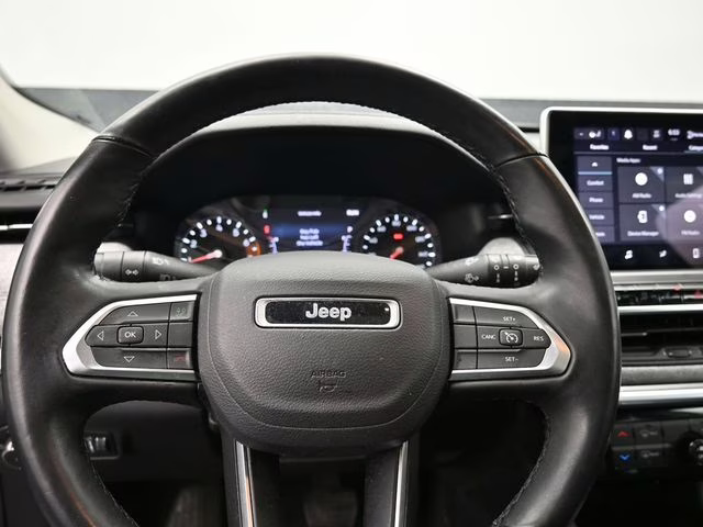 2022 Billet Silver Metallic Clearcoat Jeep Compass Latitude Lux 4X4 SUV