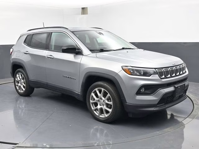 2022 Billet Silver Metallic Clearcoat Jeep Compass Latitude Lux 4X4 SUV