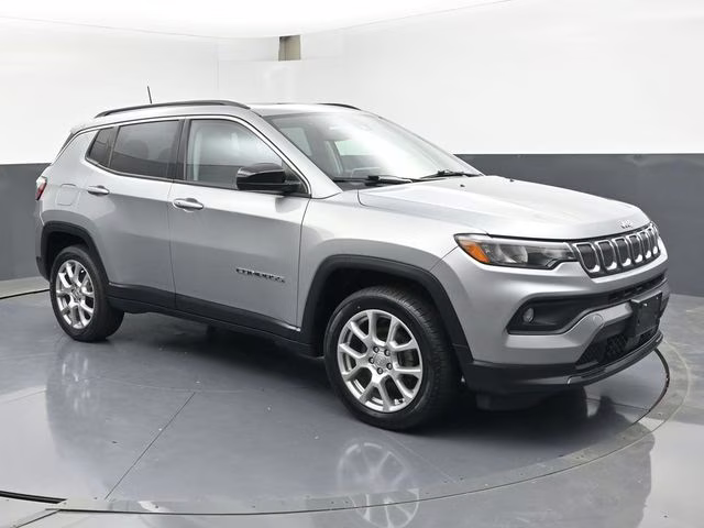 2022 Billet Silver Metallic Clearcoat Jeep Compass Latitude Lux 4X4 SUV