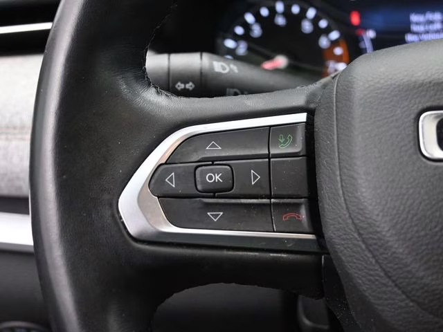 2022 Billet Silver Metallic Clearcoat Jeep Compass Latitude Lux 4X4 SUV