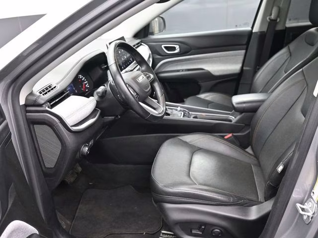 2022 Billet Silver Metallic Clearcoat Jeep Compass Latitude Lux 4X4 SUV