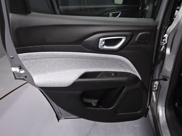 2022 Billet Silver Metallic Clearcoat Jeep Compass Latitude Lux 4X4 SUV