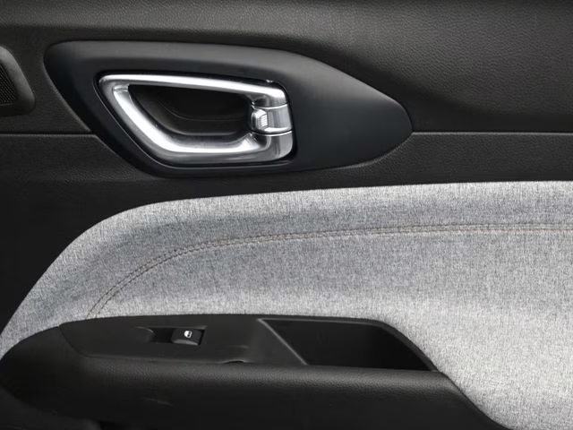 2022 Billet Silver Metallic Clearcoat Jeep Compass Latitude Lux 4X4 SUV