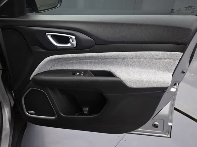 2022 Billet Silver Metallic Clearcoat Jeep Compass Latitude Lux 4X4 SUV