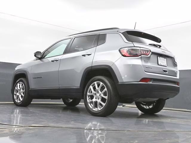 2022 Billet Silver Metallic Clearcoat Jeep Compass Latitude Lux 4X4 SUV
