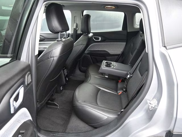 2022 Billet Silver Metallic Clearcoat Jeep Compass Latitude Lux 4X4 SUV