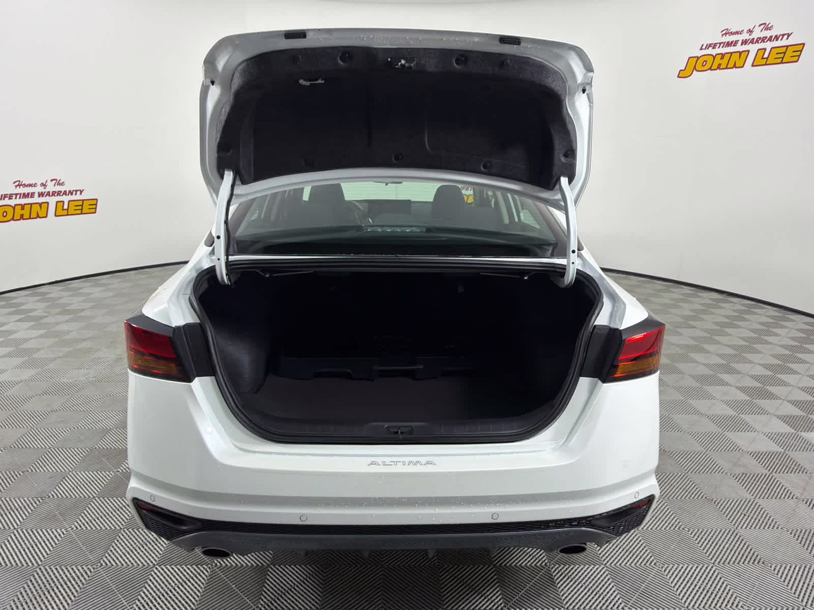 2026 Pearl White Tricoat Nissan Altima SV FWD Sedan