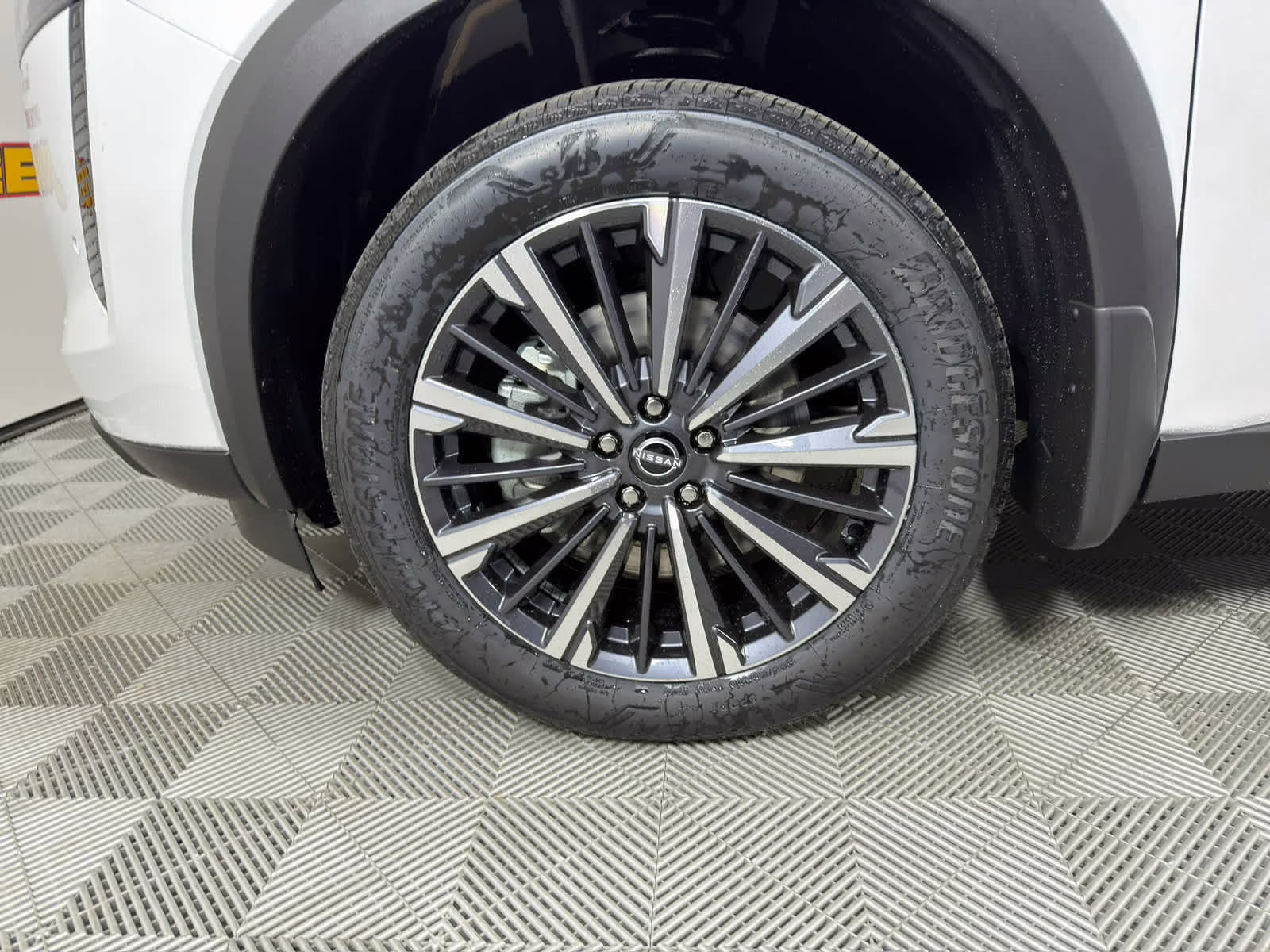 2026 Everest White Pearl Tricoat/Super Black Nissan Pathfinder Platinum 4X4 SUV