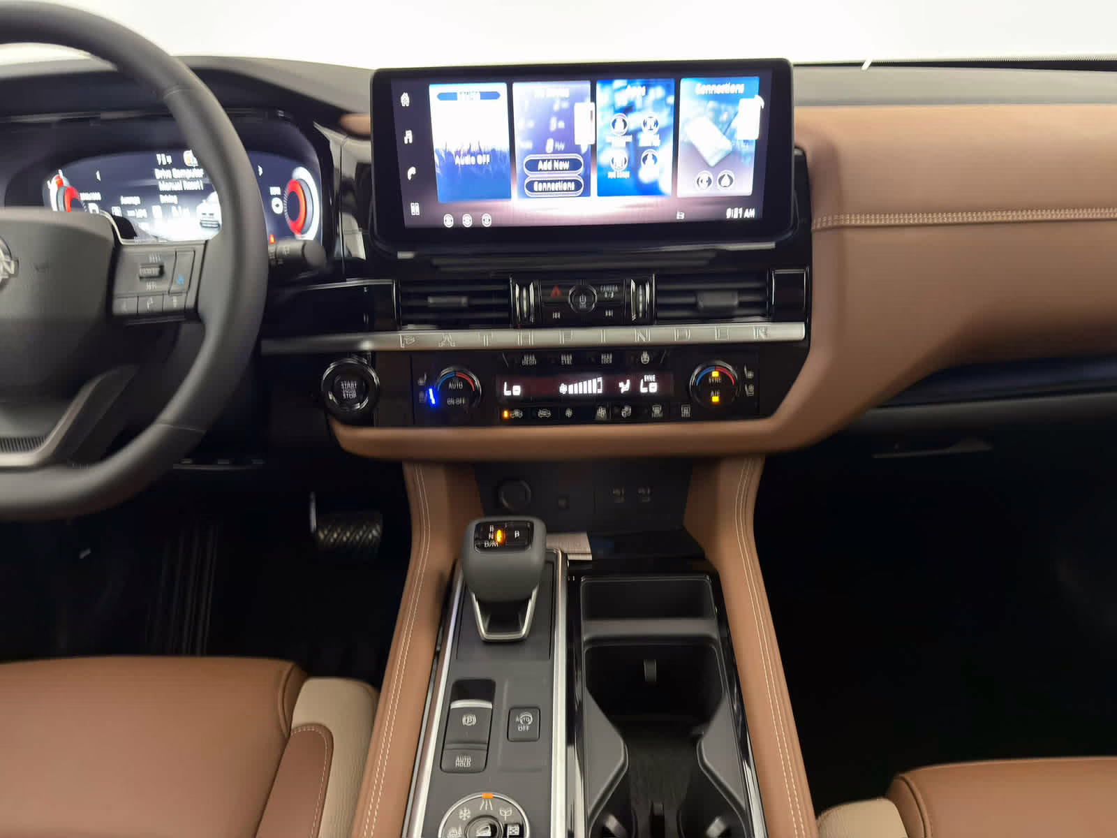 2026 Everest White Pearl Tricoat/Super Black Nissan Pathfinder Platinum 4X4 SUV