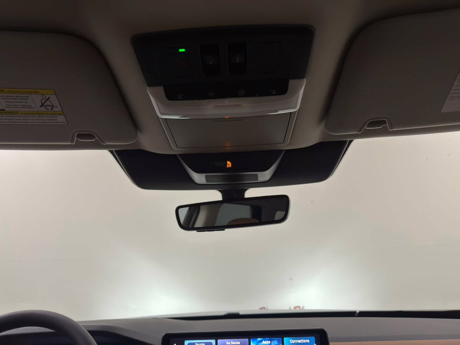 2026 Everest White Pearl Tricoat/Super Black Nissan Pathfinder Platinum 4X4 SUV